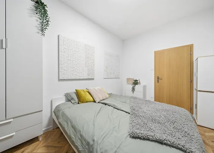 Stylish 2br Family Near Hockey Stadium