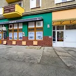 Stylish 2br Family Near Hockey Stadium